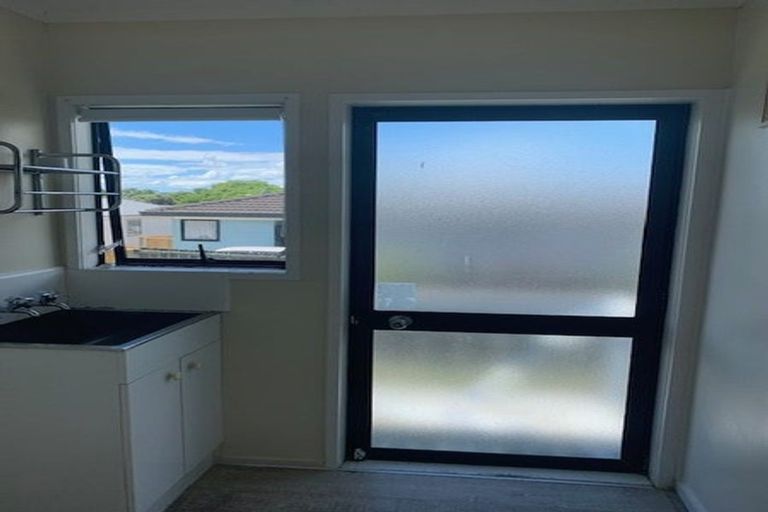 Photo of property in 8 Janese Place, Weymouth, Auckland, 2103