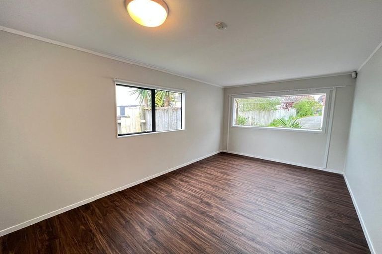 Photo of property in 29 Awaroa Road, Sunnyvale, Auckland, 0612
