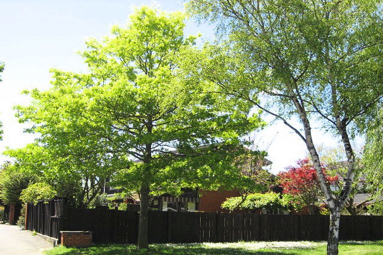 Photo of property in 2/272 Memorial Avenue, Burnside, Christchurch, 8053