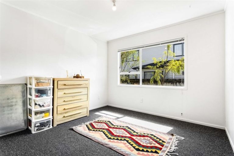 Photo of property in 2/322 Royal Road, Massey, Auckland, 0614