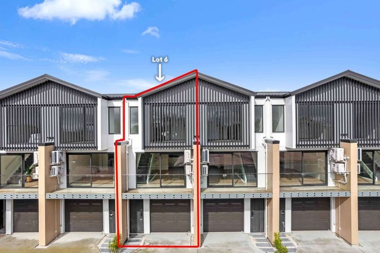 Photo of property in 6/1 Waters Place, New Lynn, Auckland, 0600