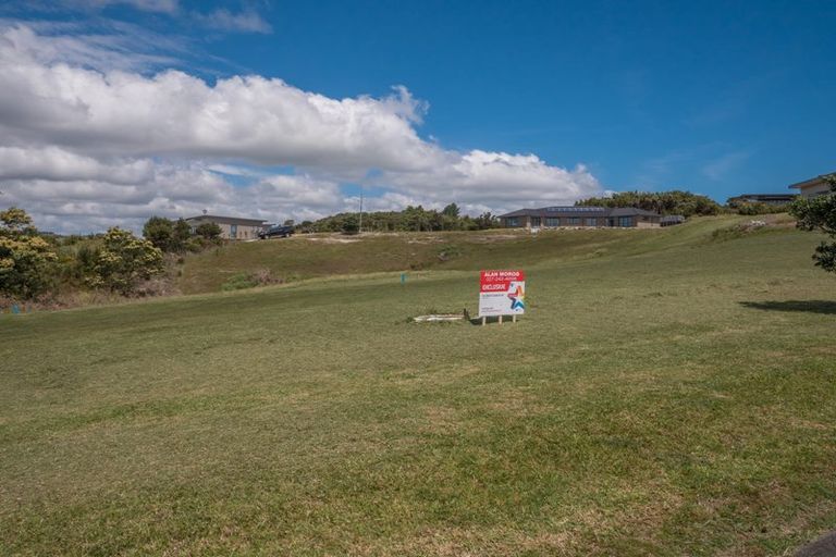 Photo of property in 36 Dudley Crescent, Cable Bay, 0420