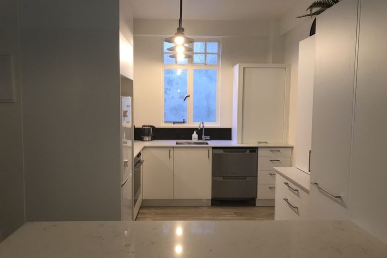 Photo of property in 1/154 Oriental Parade, Oriental Bay, Wellington, 6011