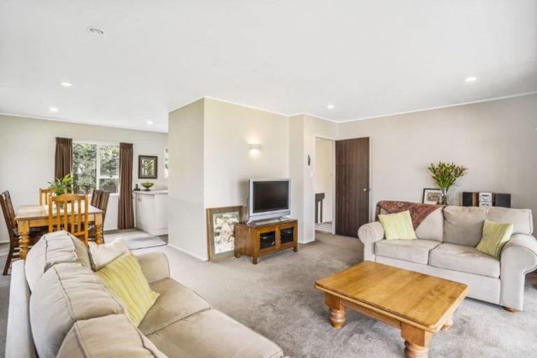 Photo of property in 1/56 Knightsbridge Drive, Forrest Hill, Auckland, 0620