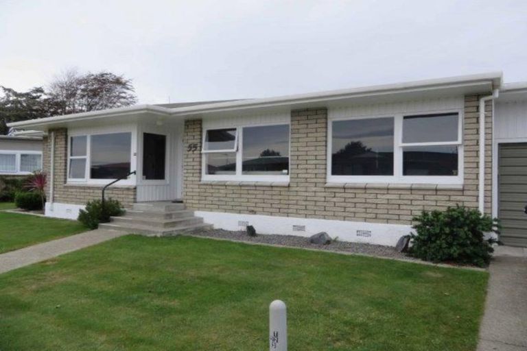 Photo of property in 55 Karaka Crescent, Levin, 5510