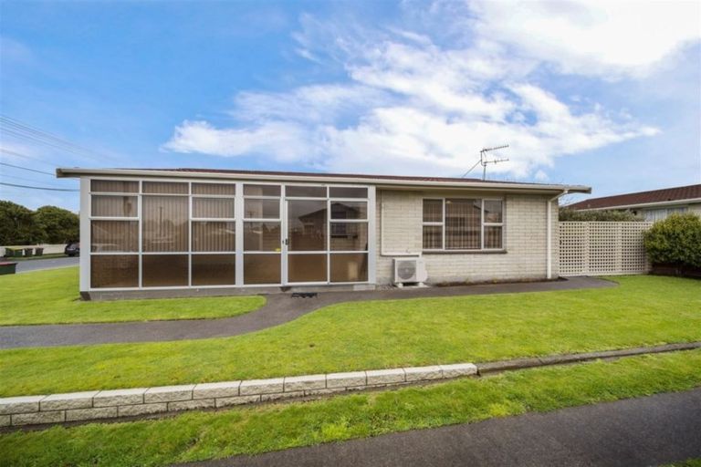 Photo of property in 37 Collins Street, Hawera, 4610