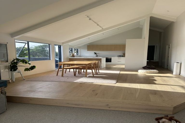 Photo of property in 2/12 Aotearoa Terrace, Murrays Bay, Auckland, 0630