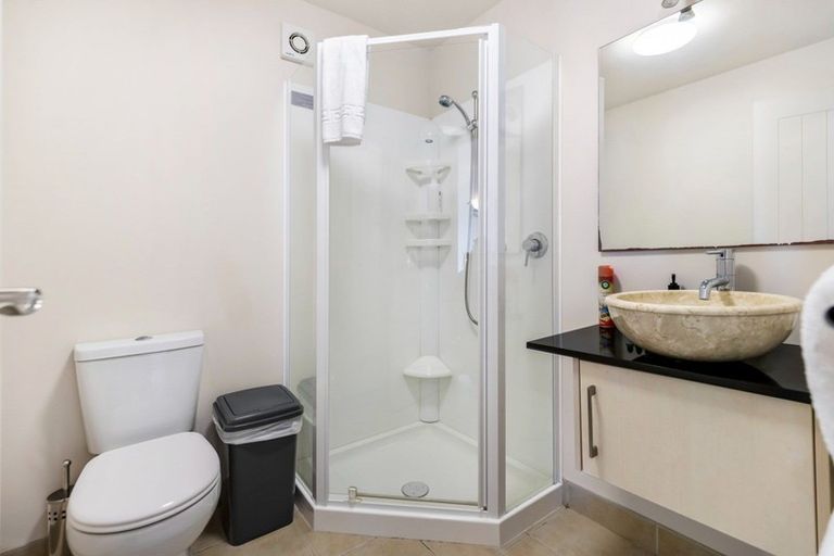 Photo of property in 72 Wynyard Crescent, Fernhill, Queenstown, 9300