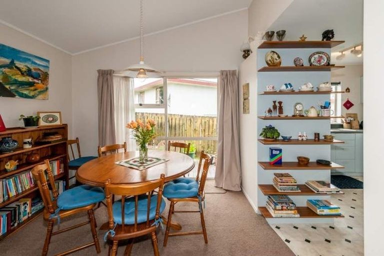 Photo of property in 2/28 Caribbean Drive, Unsworth Heights, Auckland, 0632