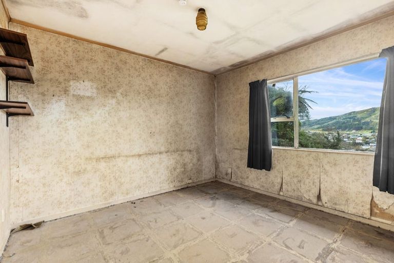 Photo of property in 22 Fyvie Avenue, Tawa, Wellington, 5028