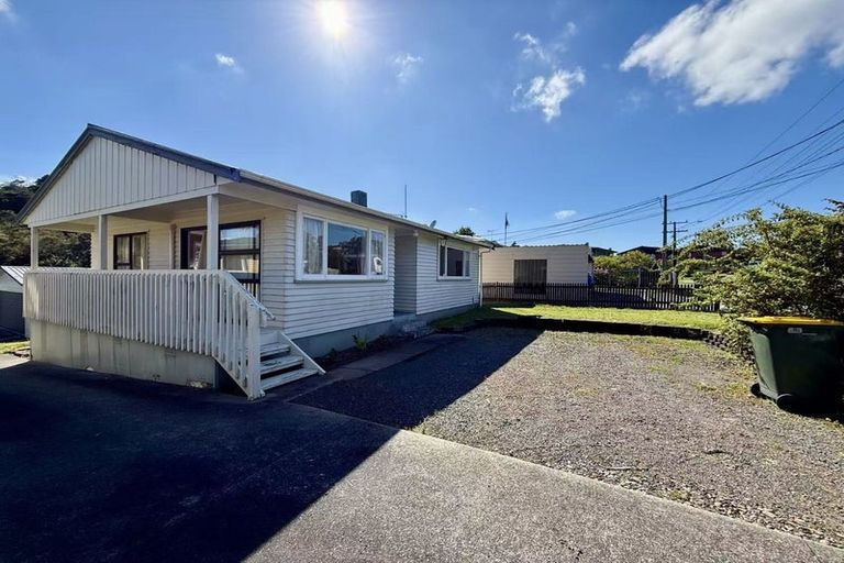 Photo of property in 23 Lauderdale Road, Birkdale, Auckland, 0626