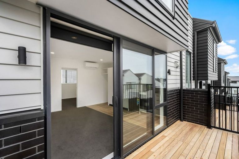 Photo of property in 14 Panoni Lane, Howick, Auckland, 2014