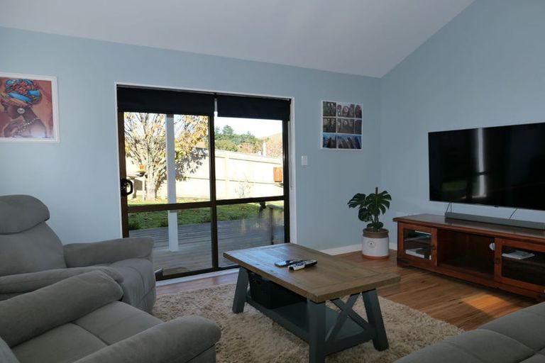 Photo of property in 4 Hookway Grove, Paraparaumu, 5032