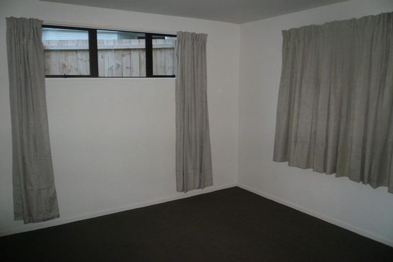 Photo of property in 13 Rosewarne Crescent, Glendene, Auckland, 0602