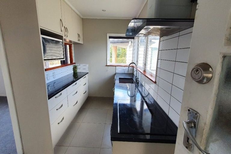 Photo of property in 1 Chippendale Crescent, Birkdale, Auckland, 0626