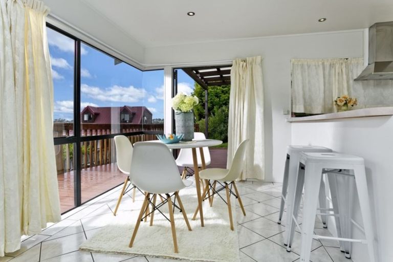 Photo of property in 10 Camilla Grove, Totara Vale, Auckland, 0629