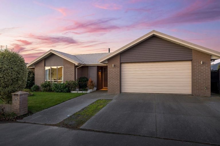 Photo of property in 17 Conie Glen Lane, Broomfield, Christchurch, 8042