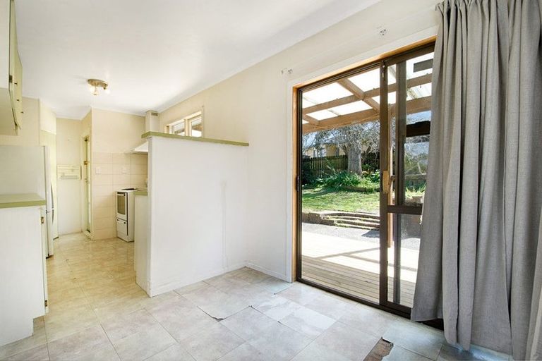 Photo of property in 6 Palmer Avenue, Glen Eden, Auckland, 0602