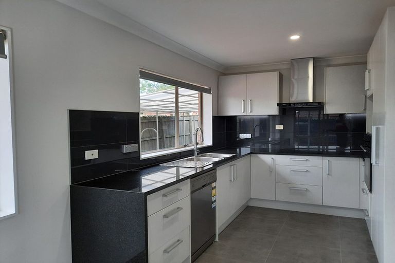 Photo of property in 2 Tullis Place, Burswood, Auckland, 2013