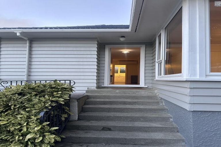 Photo of property in 24 Severn Street, Island Bay, Wellington, 6023