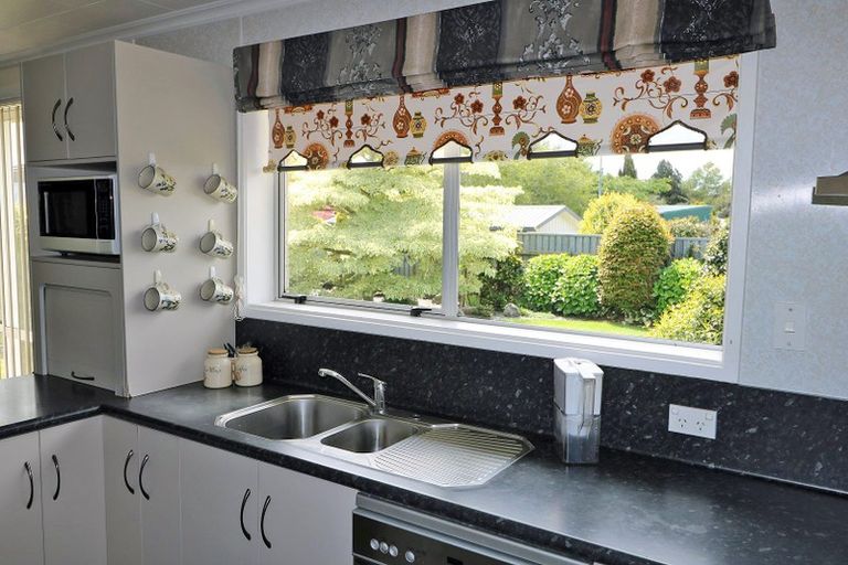 Photo of property in 26 Oberon Street, Stratford, 4332