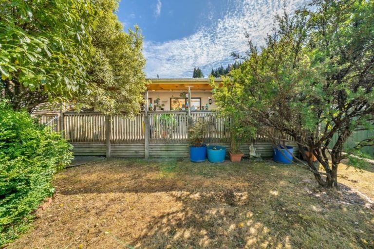 Photo of property in 6 Edmund Lomas Grove, Birchville, Upper Hutt, 5018