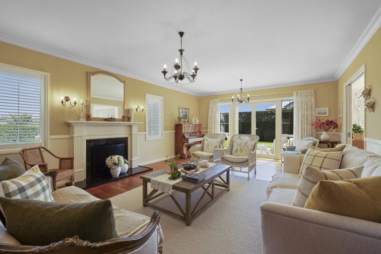 Photo of property in 8b Sampson Avenue, Waiwhakaiho, New Plymouth, 4312