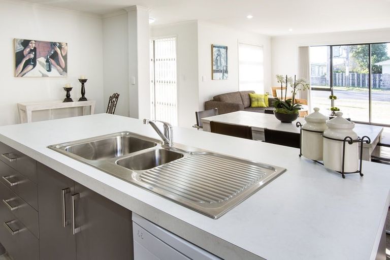 Photo of property in 14 Beveridge Road, One Tree Point, 0118