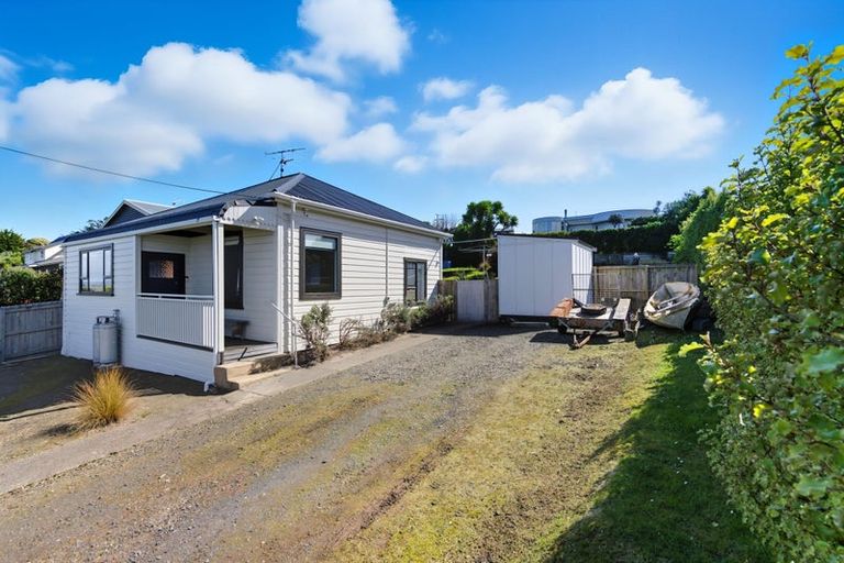 Photo of property in 1 Queen Street, Brighton, Dunedin, 9035