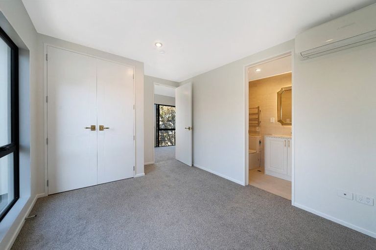 Photo of property in 9 Lomond Street, Newlands, Wellington, 6037