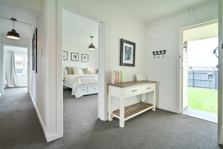 Photo of property in 433 Dalcross Street, Mayfair, Hastings, 4122