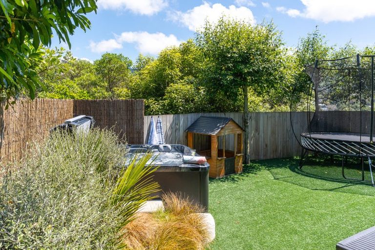 Photo of property in 4a Ryan Grove, Tawa, Wellington, 5028