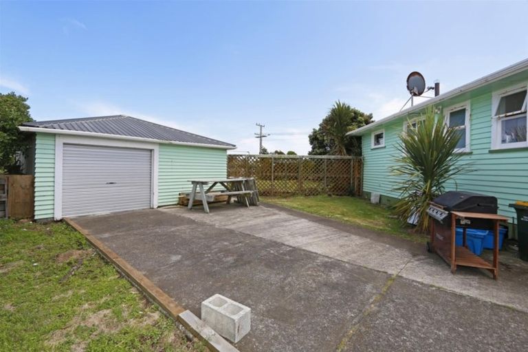 Photo of property in 74 Domett Street, Opunake, 4616