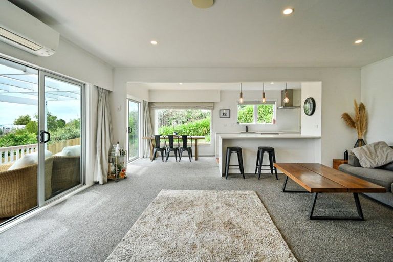 Photo of property in 11 Busby Hill, Havelock North, 4130