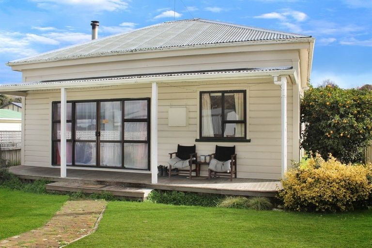 Photo of property in 2 Otanga Street, Dannevirke, 4930