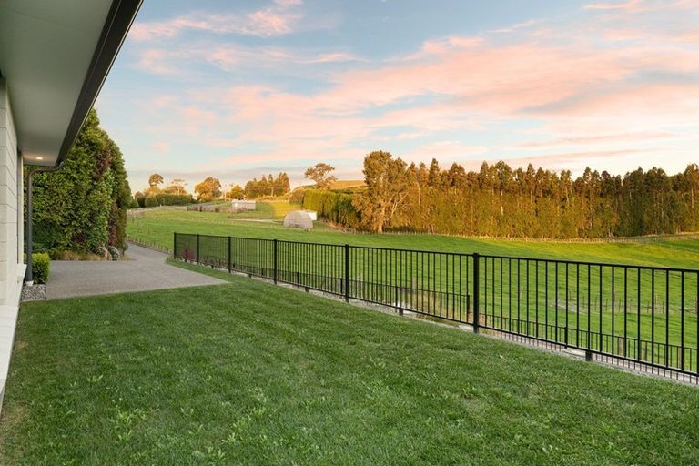 Photo of property in 2 Raptor Way, Welcome Bay, Tauranga, 3175