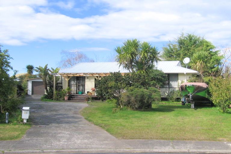 Photo of property in 118 Waverley Place, Whangamata, 3620