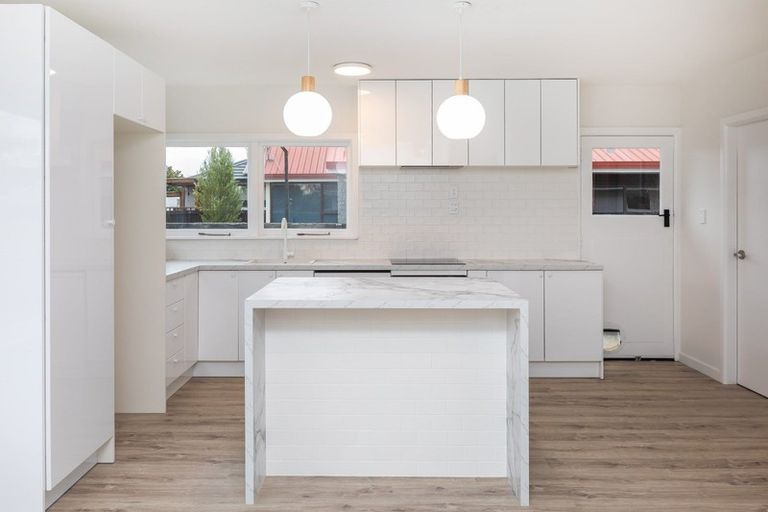 Photo of property in 94 Avondale Road, Avondale, Christchurch, 8061