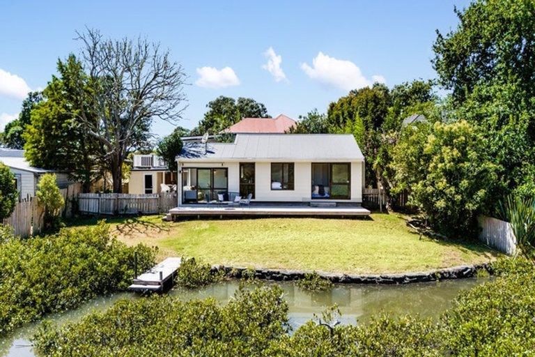 Photo of property in 1/40 Queen Mary Avenue, New Lynn, Auckland, 0600