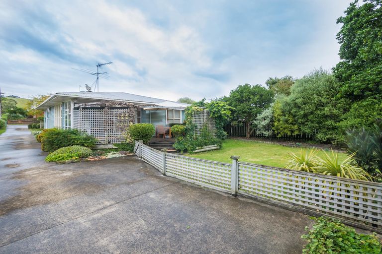 Photo of property in 55 Sullivan Avenue, Mangere Bridge, Auckland, 2022