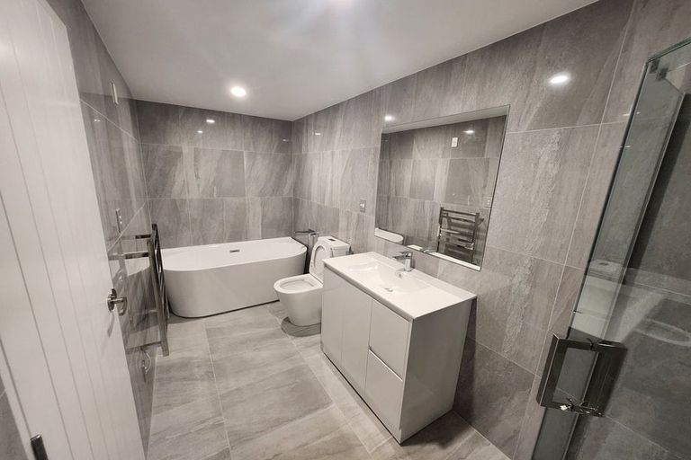 Photo of property in 105 Trias Road, Totara Vale, Auckland, 0629