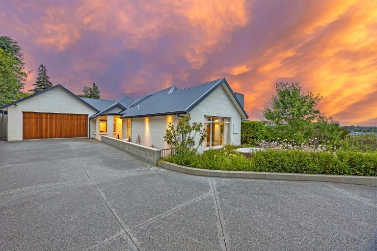 Photo of property in 863 Cashmere Road, Halswell, Christchurch, 8025