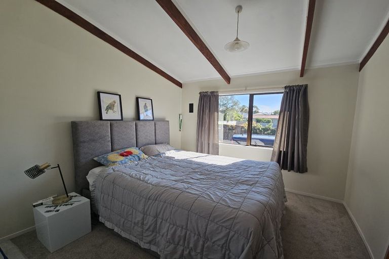 Photo of property in 2/56 Glendale Road, Glen Eden, Auckland, 0602