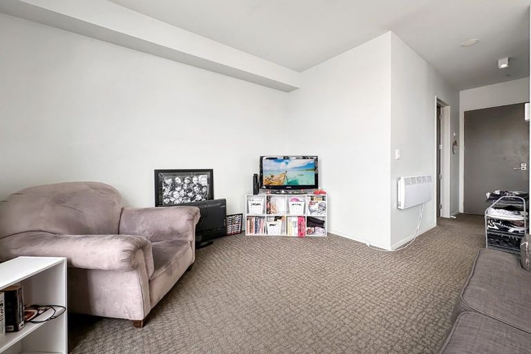 Photo of property in Revolucion Apartments, 306e/28 Torrens Terrace, Mount Cook, Wellington, 6011