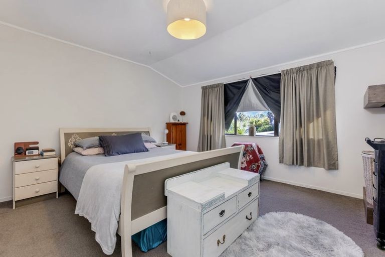Photo of property in 5 San Bernadino Drive, Henderson, Auckland, 0612