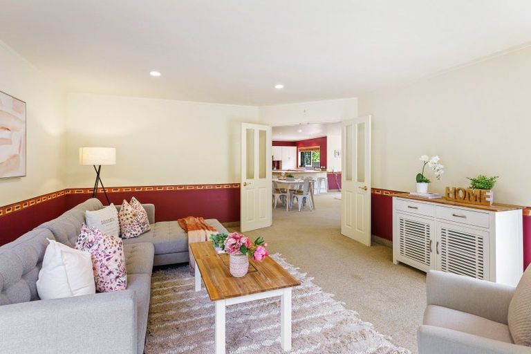 Photo of property in 10 Tararua Crescent, Otaki, 5512