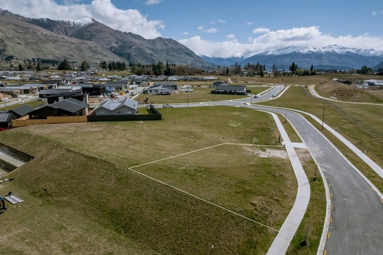 Photo of property in 11 Simpson Crescent, Wanaka, 9305
