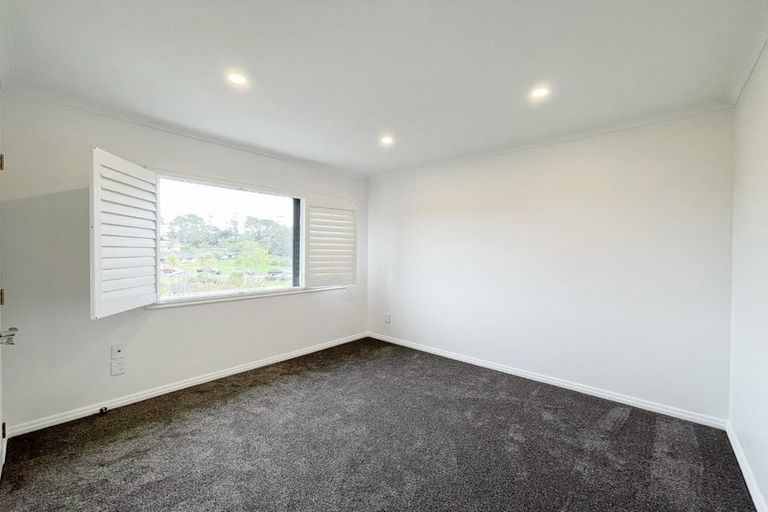 Photo of property in 3 Ballintra Close, Pinehill, Auckland, 0632