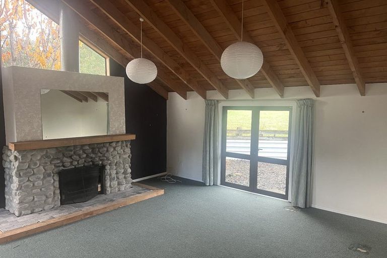 Photo of property in 103 Waikawa Beach Road, Manakau, Levin, 5573