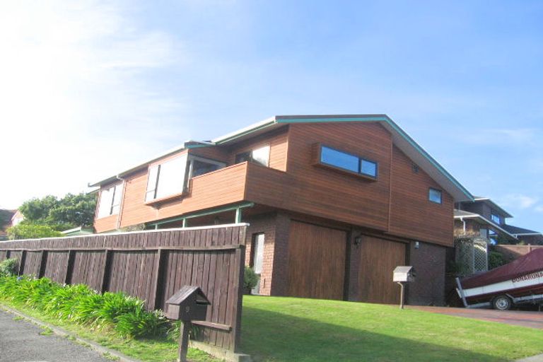 Photo of property in 11 Halladale Road, Papakowhai, Porirua, 5024